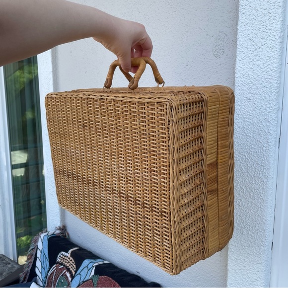 Vintage Wicker Picnic Basket - Picture 3 of 13